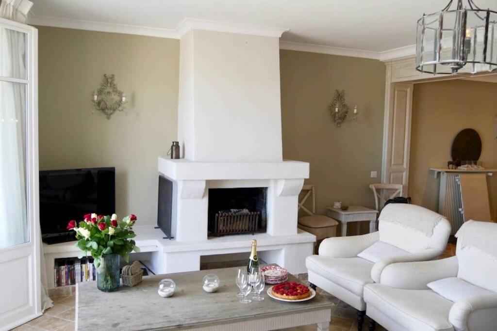 Bord De Mer - Ac, Wifi, Chic, Sea View, Beach 2 Minutes Walk Antibes Exterior photo